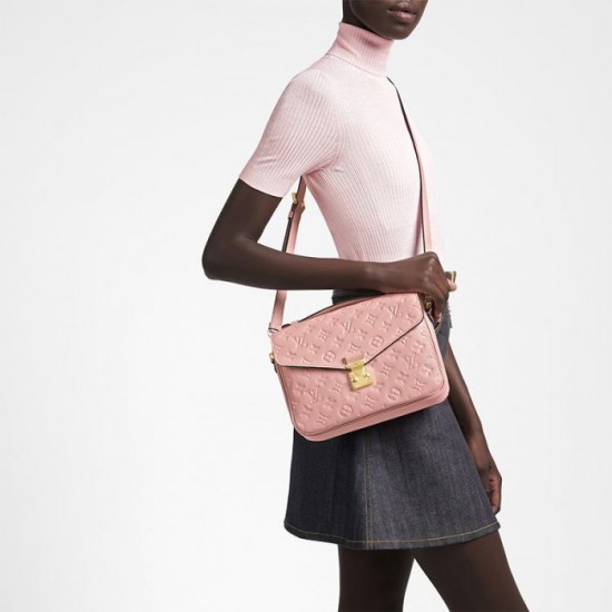 Louis Vuitton Pochette Metis Navy M44071 Pink M44018 Black M41487 Louis Vuitton Pochette Metis Navy M44071 Pink M44018 Black M41487