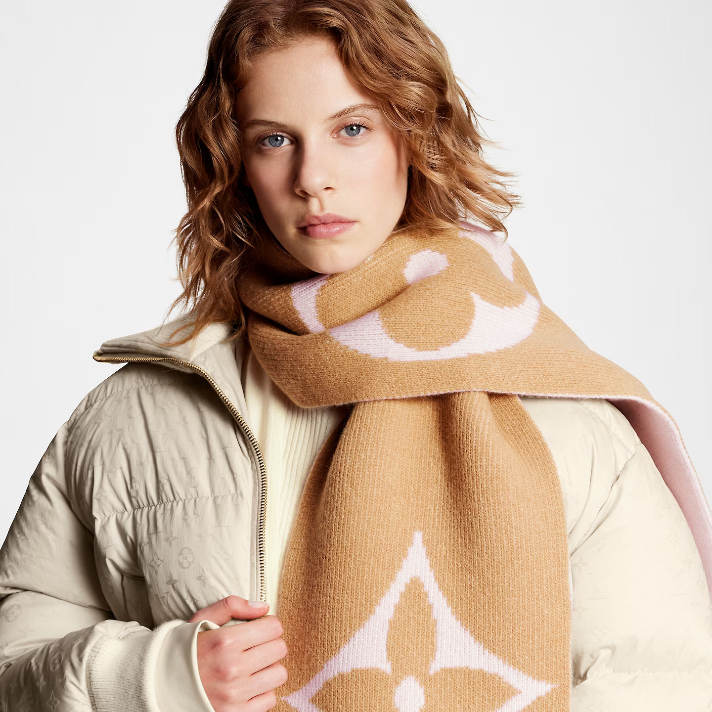 Louis Vuitton M79336 FLIGHT MODE LV Medallion Knit Scarf Louis Vuitton M79336 FLIGHT MODE LV Medallion Knit Scarf