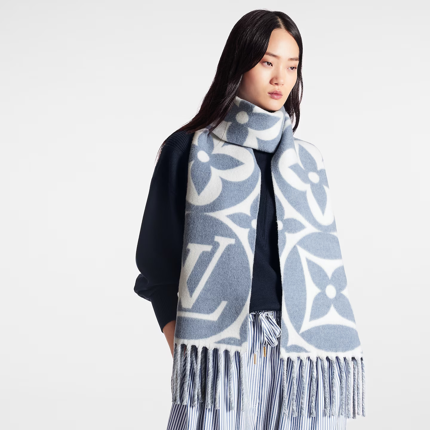 Louis Vuitton Blue M79214 FLIGHT MODE LV Medallion Scarf Louis Vuitton Blue M79214 FLIGHT MODE LV Medallion Scarf