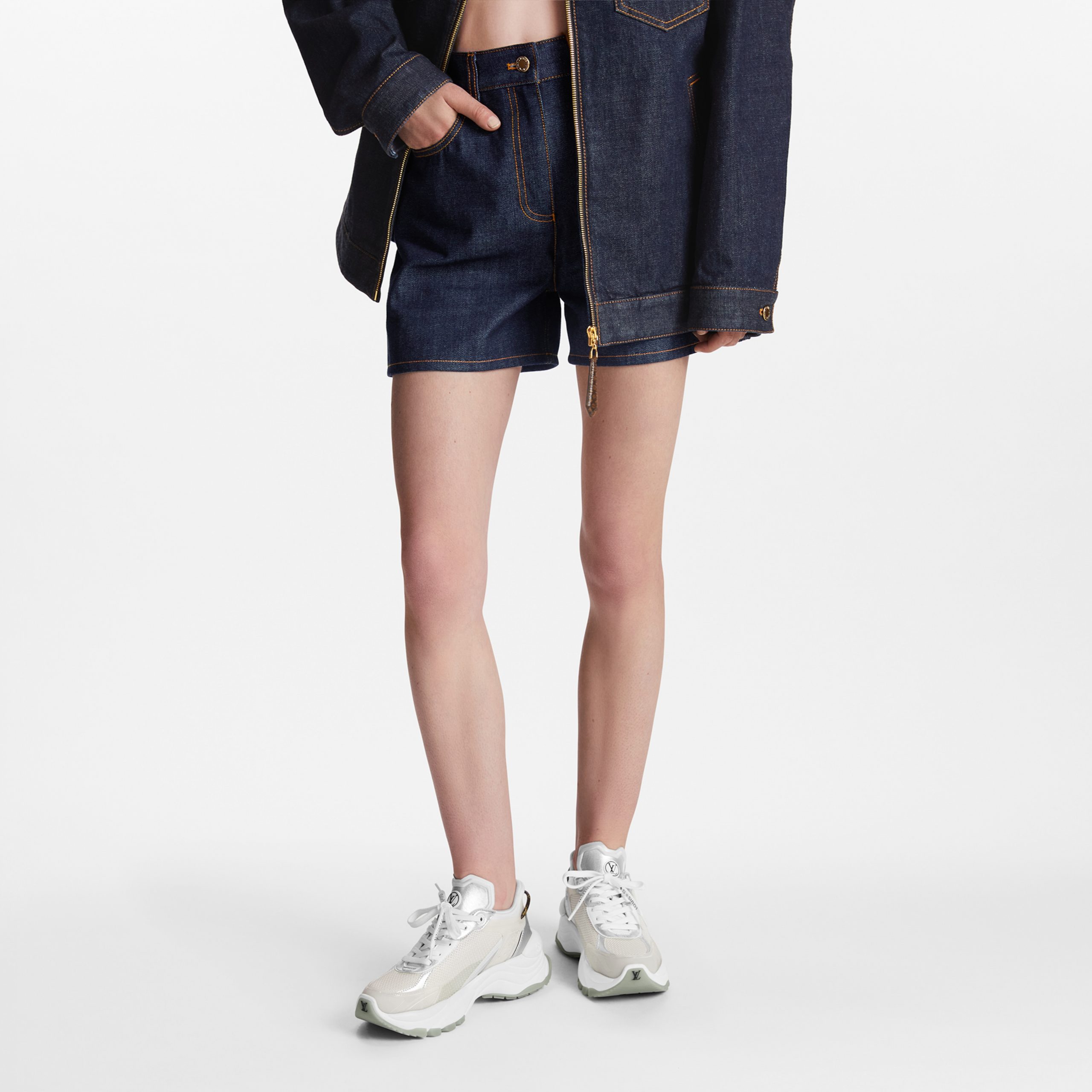 Louis Vuitton LV Run 55 Sneaker Monogram Flowers Silver 1AAVGI Louis Vuitton LV Run 55 Sneaker Monogram Flowers Silver 1AAVGI