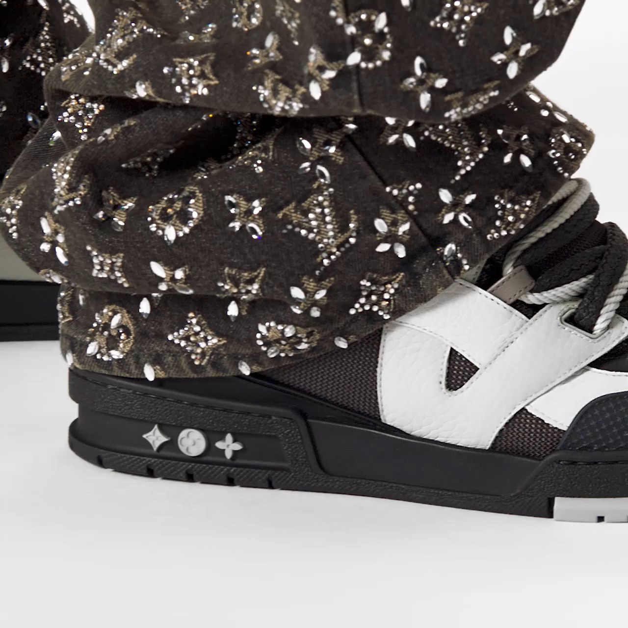 Louis Vuitton LV Skate Sneaker Monogram Flowers Anthracite Grey 1ABZ4D Louis Vuitton LV Skate Sneaker Monogram Flowers Anthracite Grey 1ABZ4D