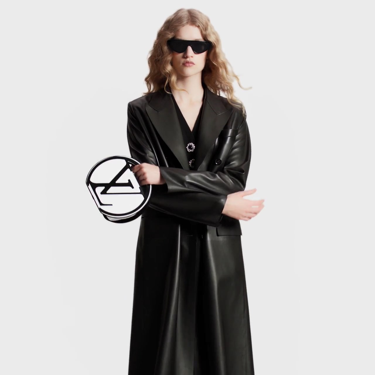 Louis Vuitton M25109 Around Me PM White/Black Louis Vuitton M25109 Around Me PM White/Black