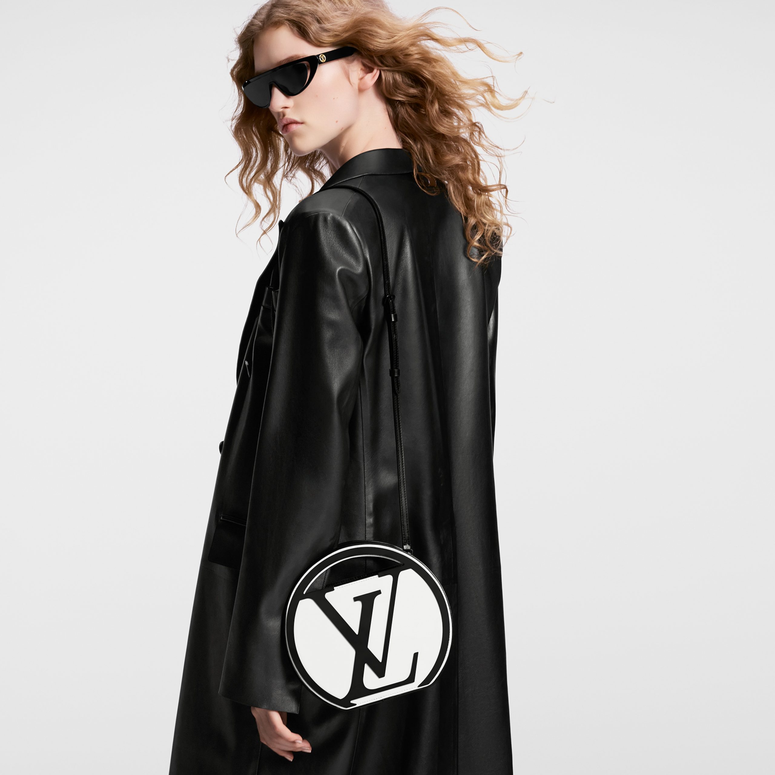 Louis Vuitton M25109 Around Me PM White/Black Louis Vuitton M25109 Around Me PM White/Black