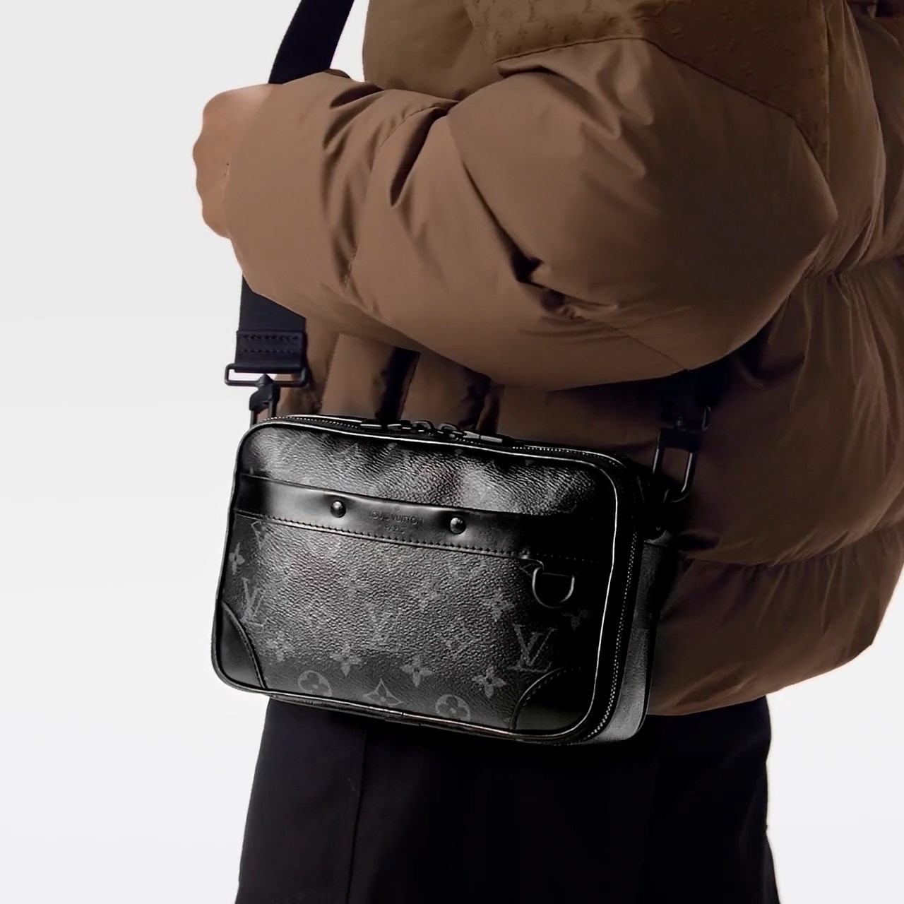 Louis Vuitton M46955 Alpha Messenger Monogram Eclipse Louis Vuitton M46955 Alpha Messenger Monogram Eclipse