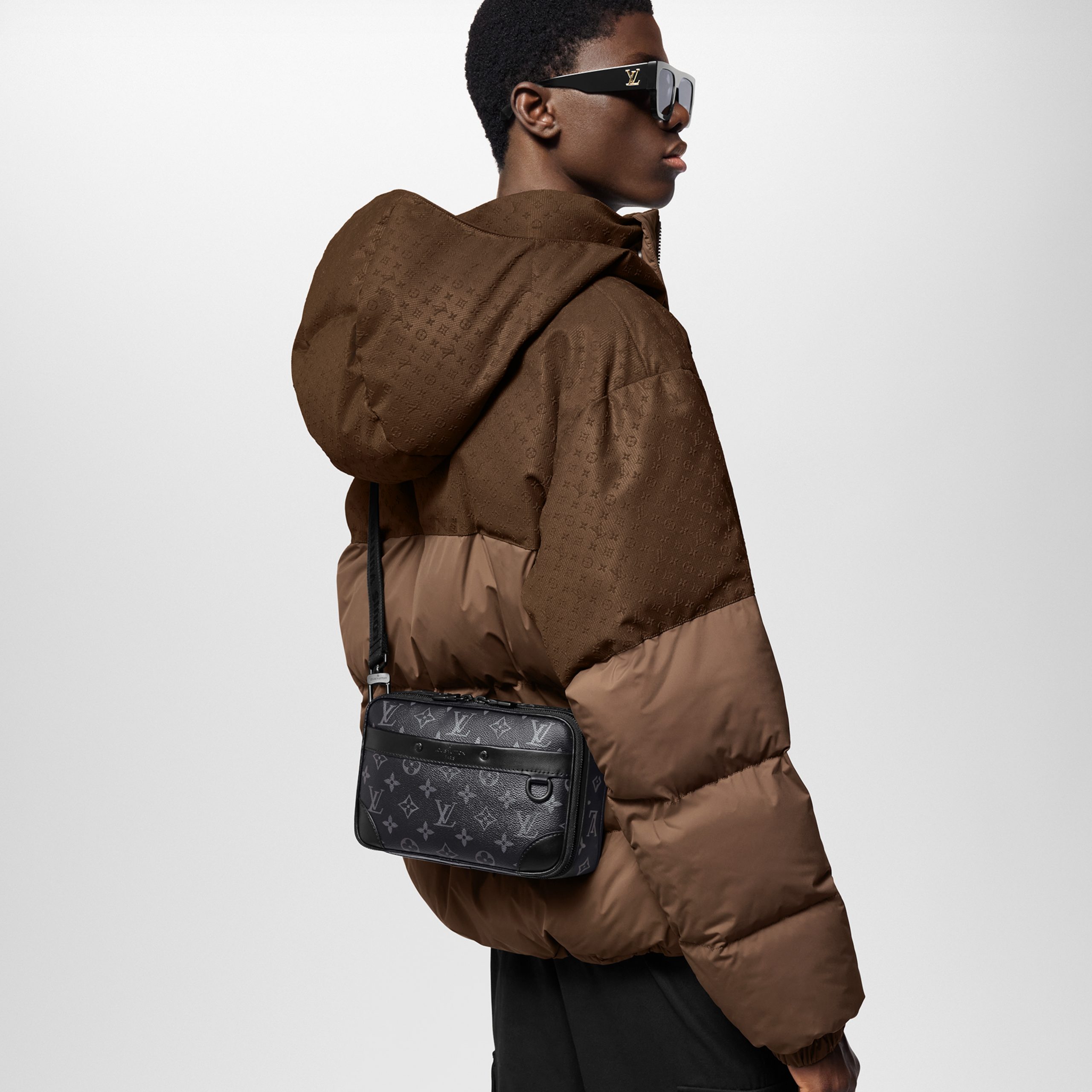 Louis Vuitton M46955 Alpha Messenger Monogram Eclipse Louis Vuitton M46955 Alpha Messenger Monogram Eclipse