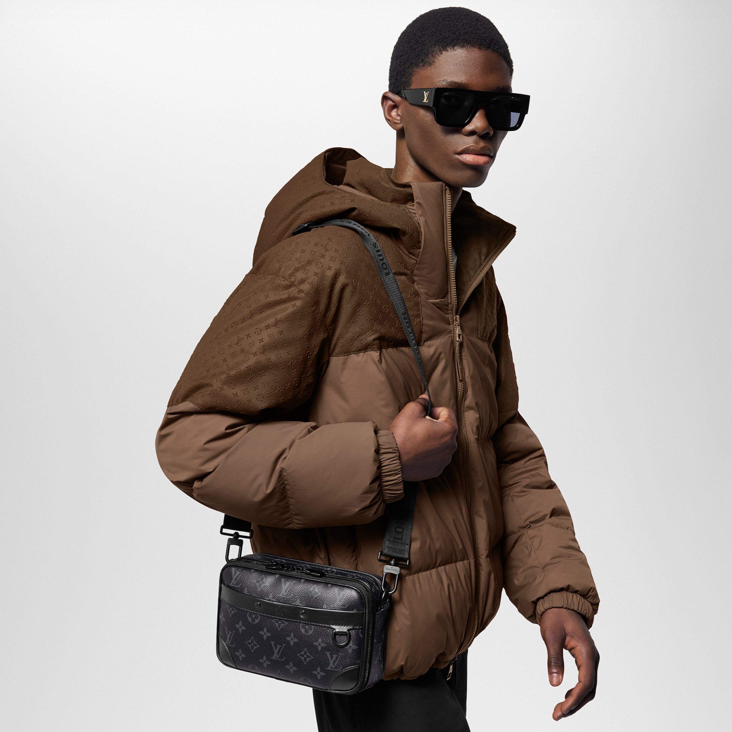 Louis Vuitton M46955 Alpha Messenger Monogram Eclipse Louis Vuitton M46955 Alpha Messenger Monogram Eclipse