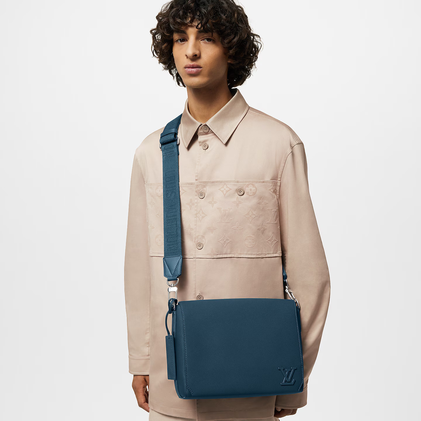 Louis Vuitton M23709 Takeoff Messenger Bleu Atlantique Louis Vuitton M23709 Takeoff Messenger Bleu Atlantique